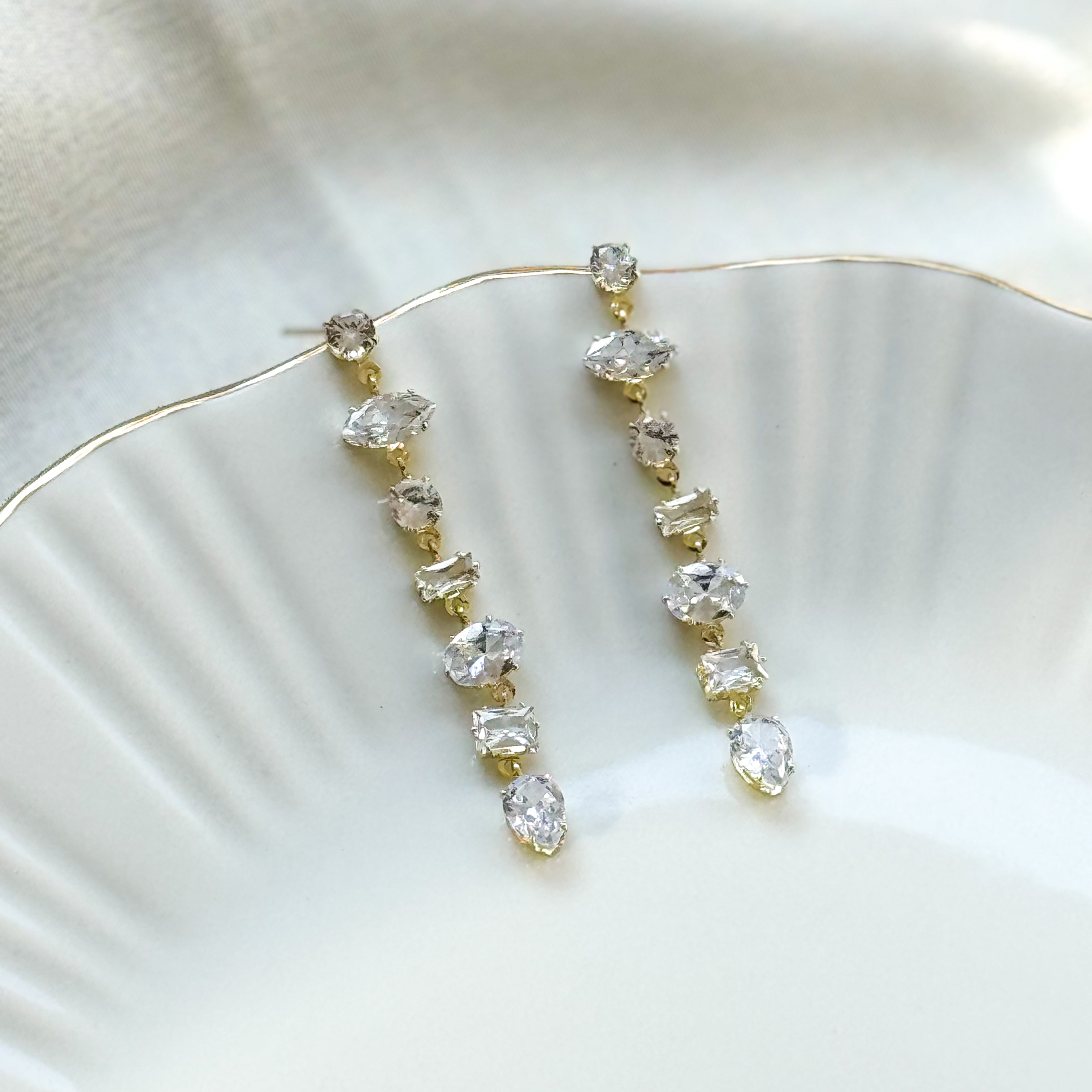 Veloria Earrings (white)