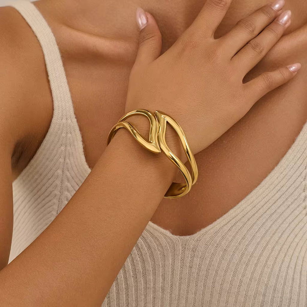 Lee Hollow Bracelet
