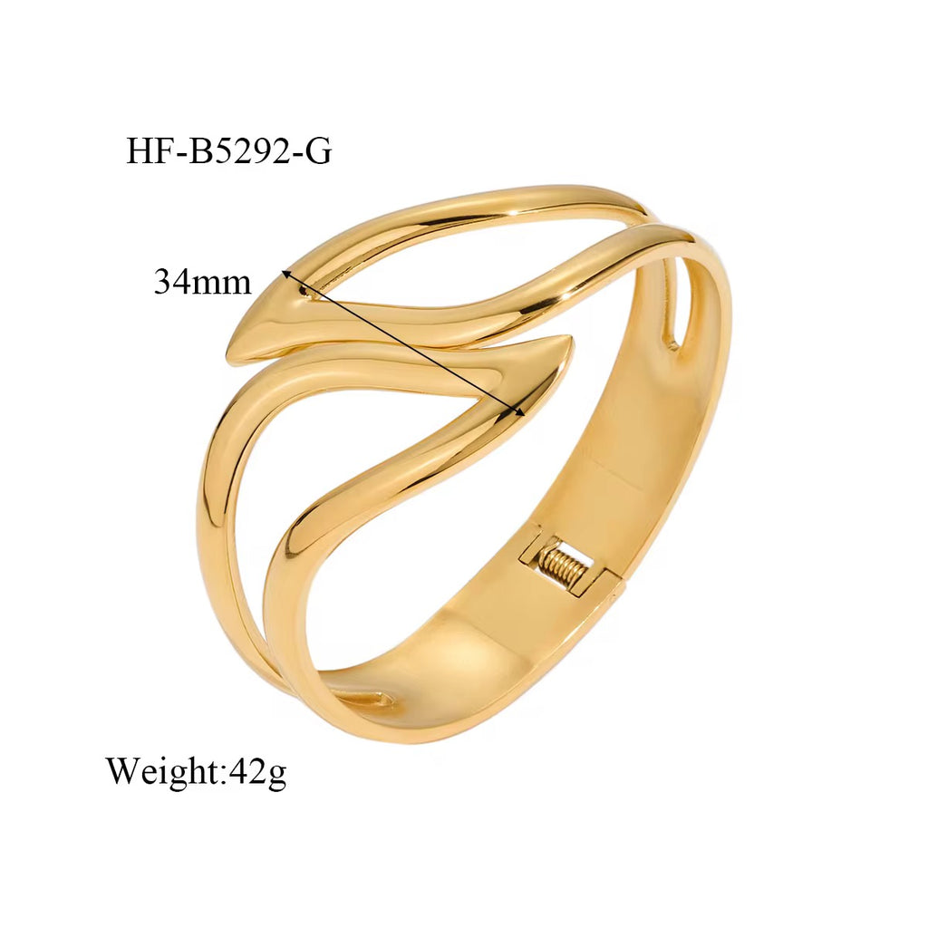 Lee Hollow Bracelet