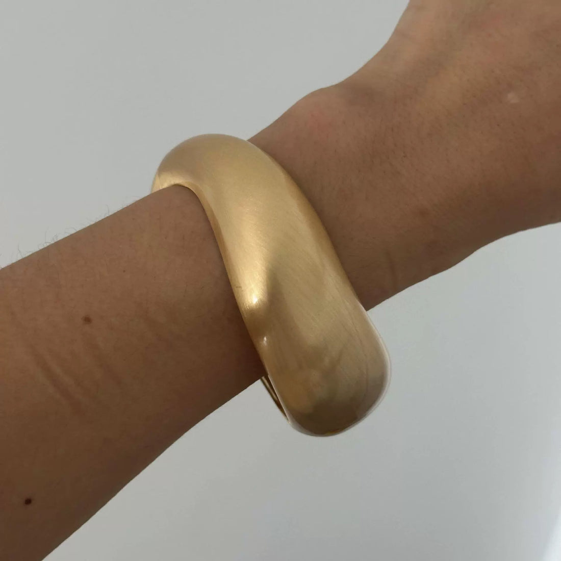 Matte Curvy Bracelet